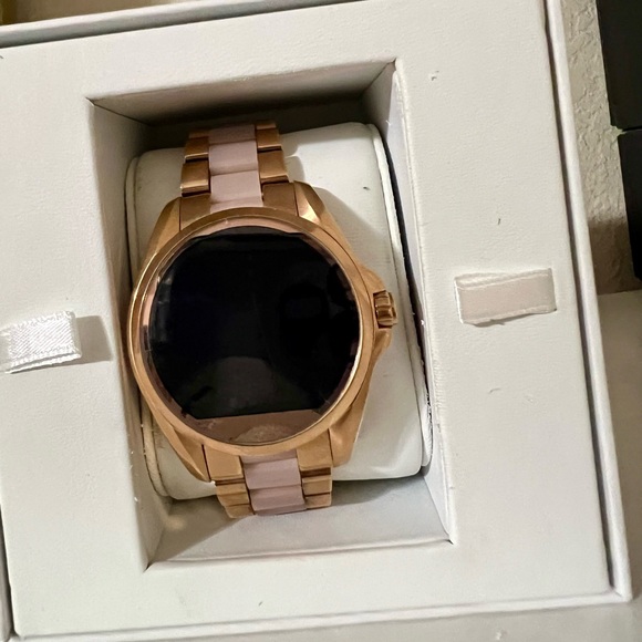 NWT Michael Kors Access Bradshaw Smartwatch - Picture 8 of 14